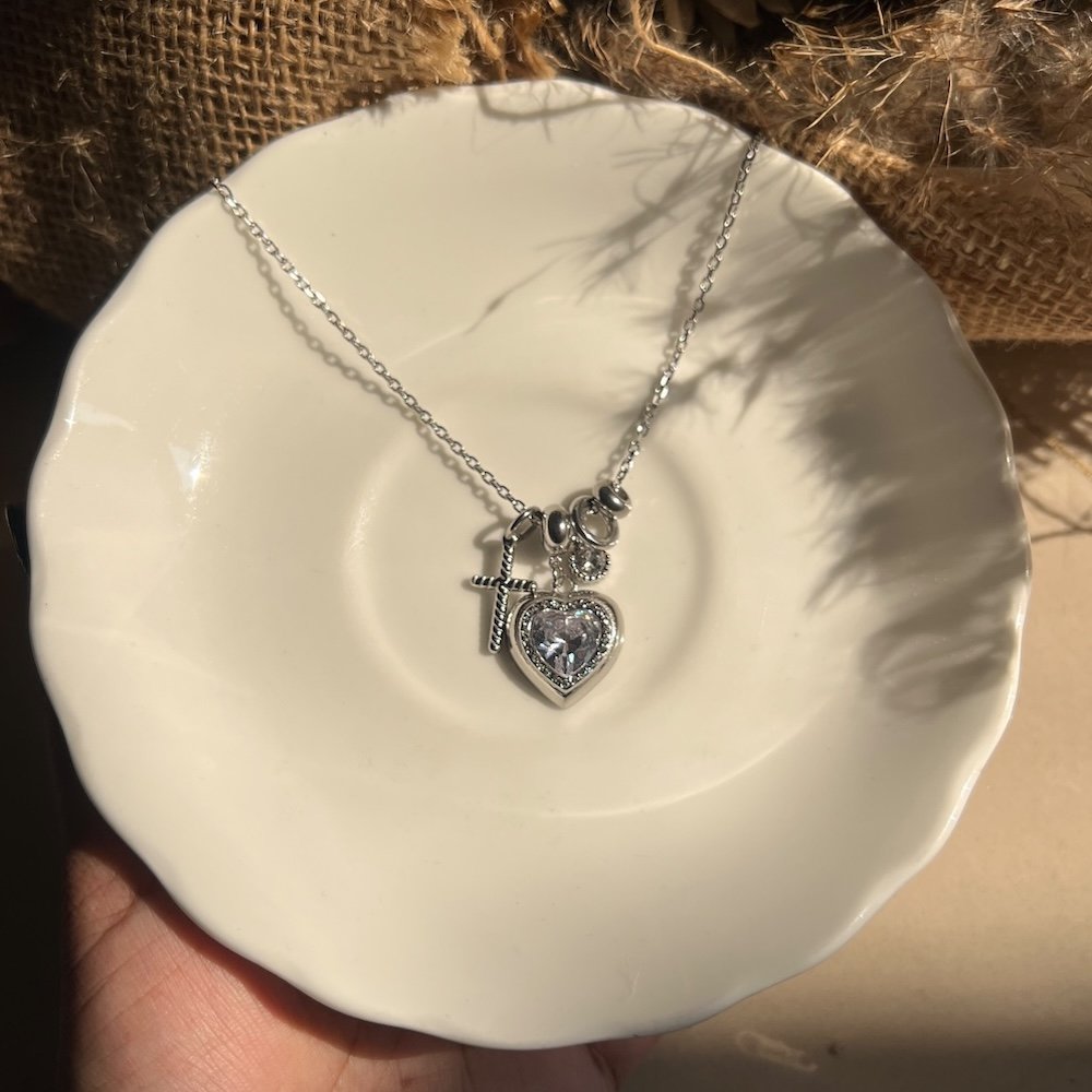 a54cb0d7-daa4-4f91-8352-20d45fec5313 2 Icy Heart Necklace - Image 1