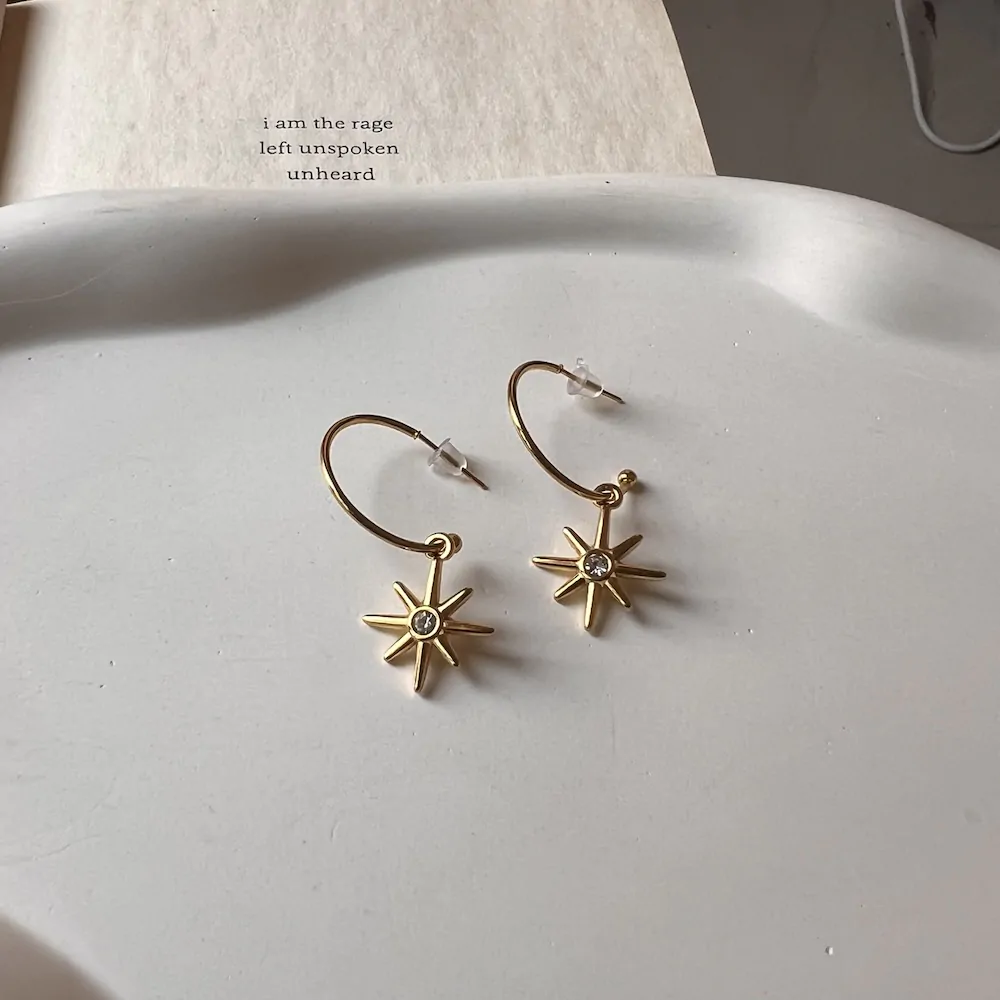 Star dropping Earrings - Image 1